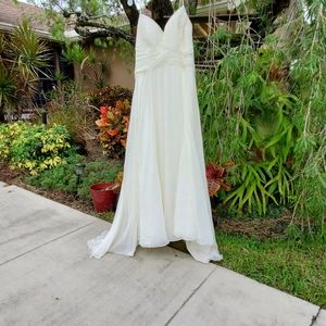Wedding Dress. Ivory. Size 14. Flowing layered chiffon. Flattering.